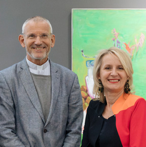 Nikolaus Krasa (Generalvikar der Erzdi&ouml;zese Wien) und Johanna Schwanberg (Museumsdirektorin). Foto: Marlene Fr&ouml;hlich, marlene.at